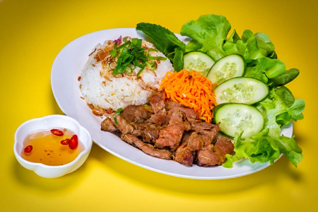Grilled pork rice plate
